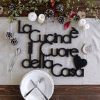home decorazione  Scritta frase in legno da appendere La cucina è il cuore della casa, Decorazione  60x40 cmMurale da appendere alla parete ideale per la per cucina, Black
